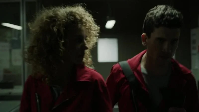 Кадры из сериала Бумажный дом (2017)
